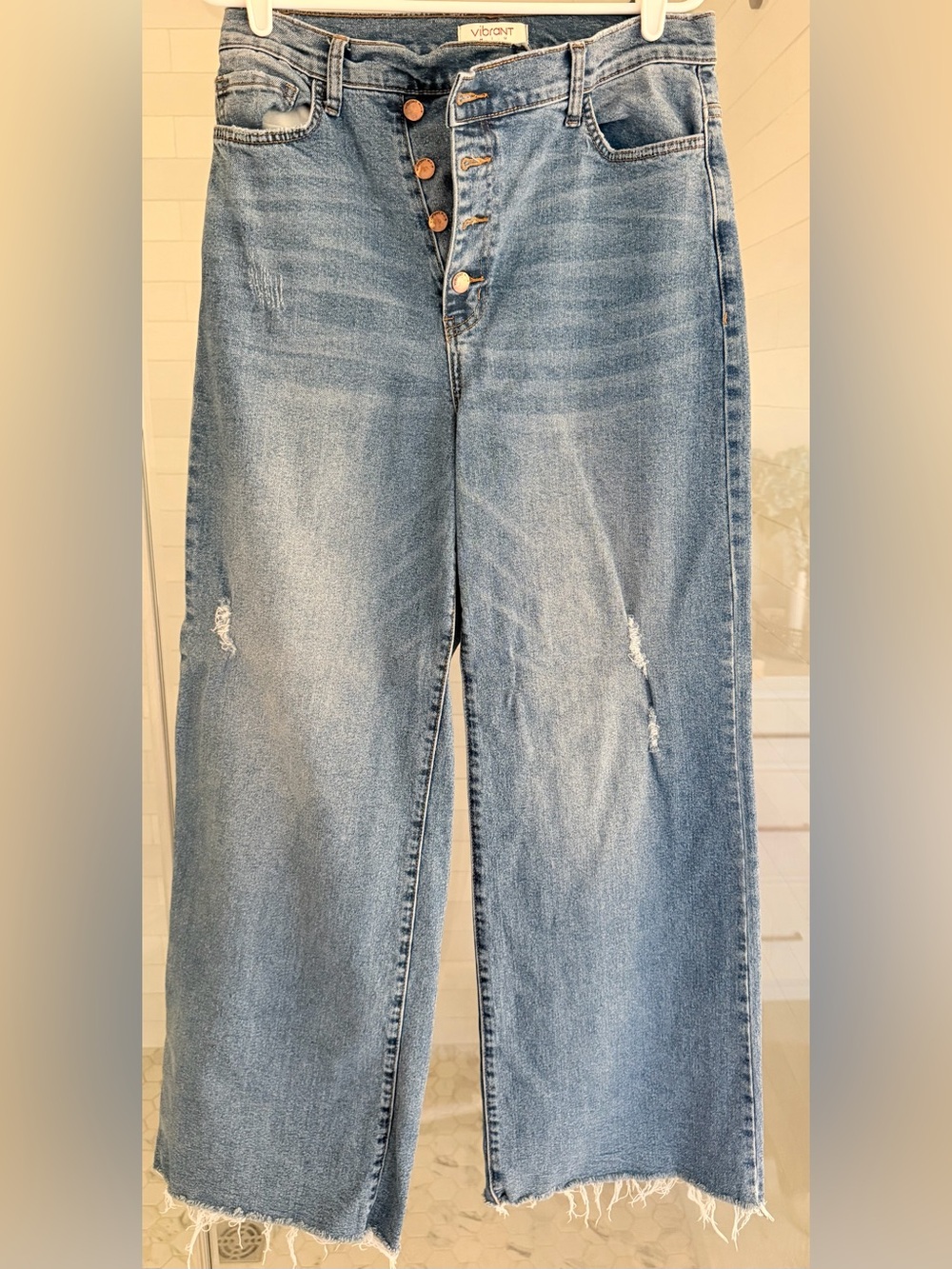 Vibrant Light Wash Straight-Leg Women's Jeans